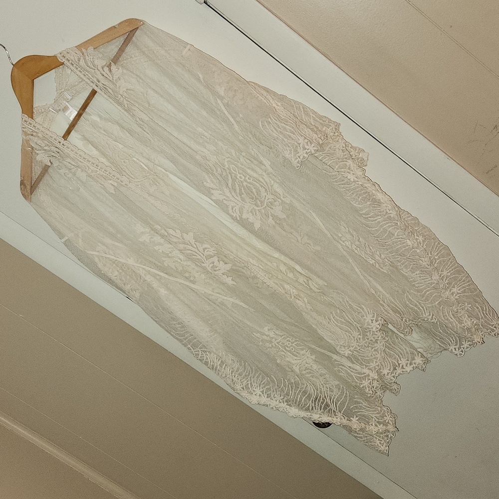 BKK Chance white lace shawl size s-xl